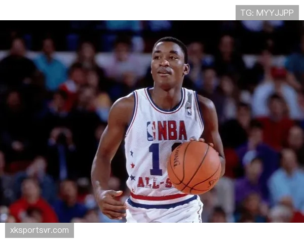 伊塞亚·托马斯无球跑动制造错位，改变活塞进攻节奏